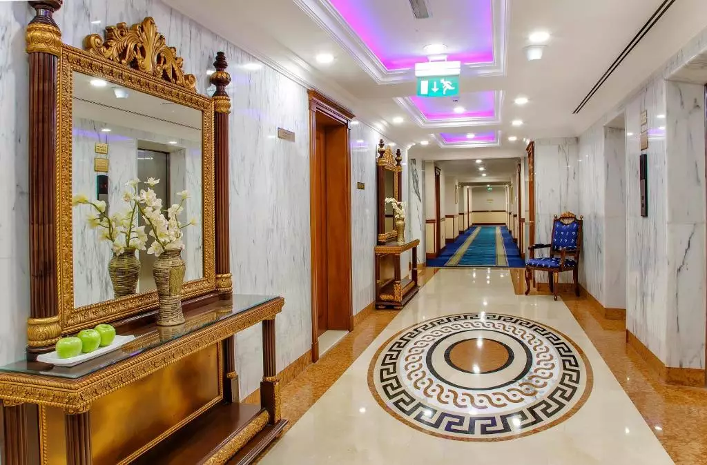 Grand Excelsior Hotel